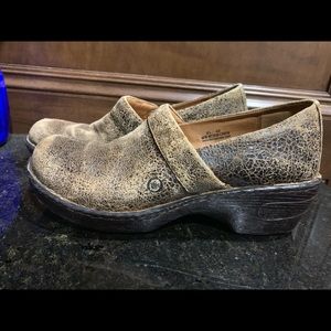 Born distressed leather clogs - like new